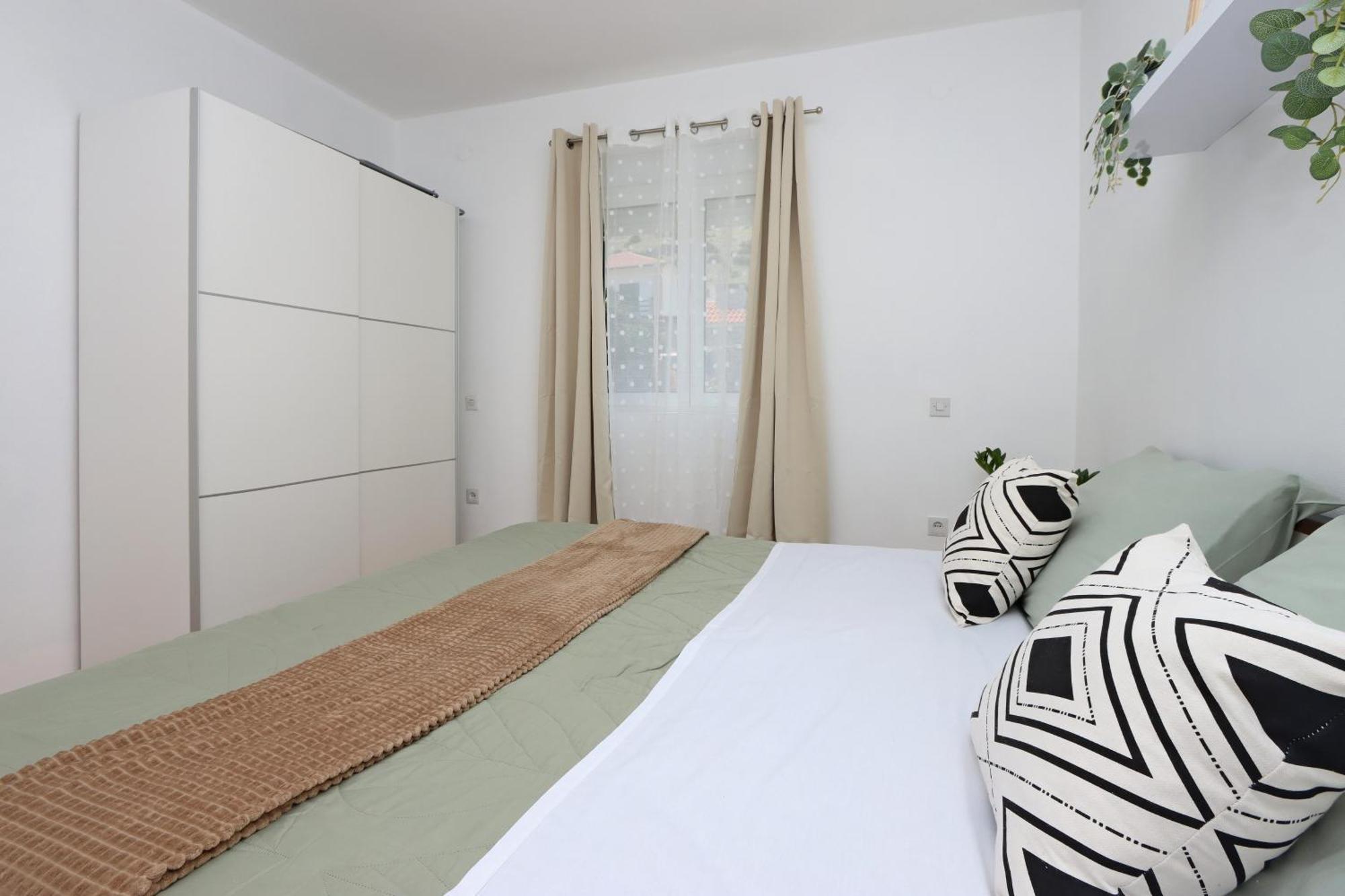 Seaside Apartments With A Swimming Pool Pag - 6412 파그 객실 사진