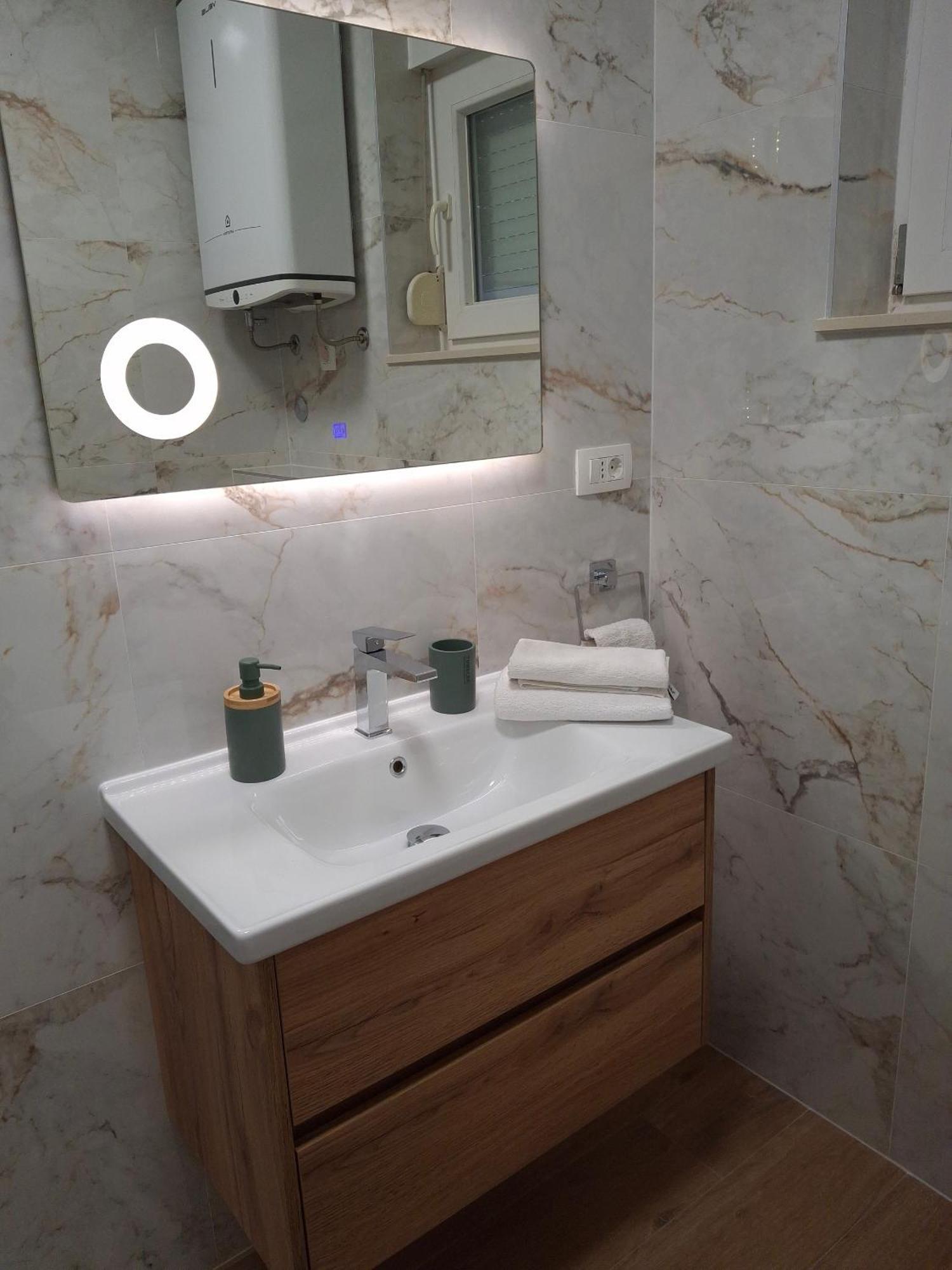 Seaside Apartments With A Swimming Pool Pag - 6412 파그 객실 사진